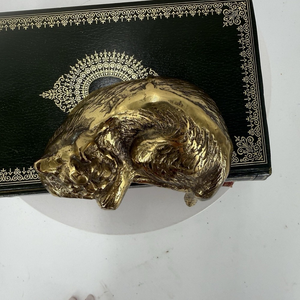 VINTAGE BRASS SLEEPING KITTEN BOOK SITTER DECORATIVE FIGURINE - Picture 8 of 10